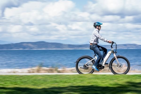 Rockrider e-actv 900 : le vtc idéal pour vos aventures urbaines